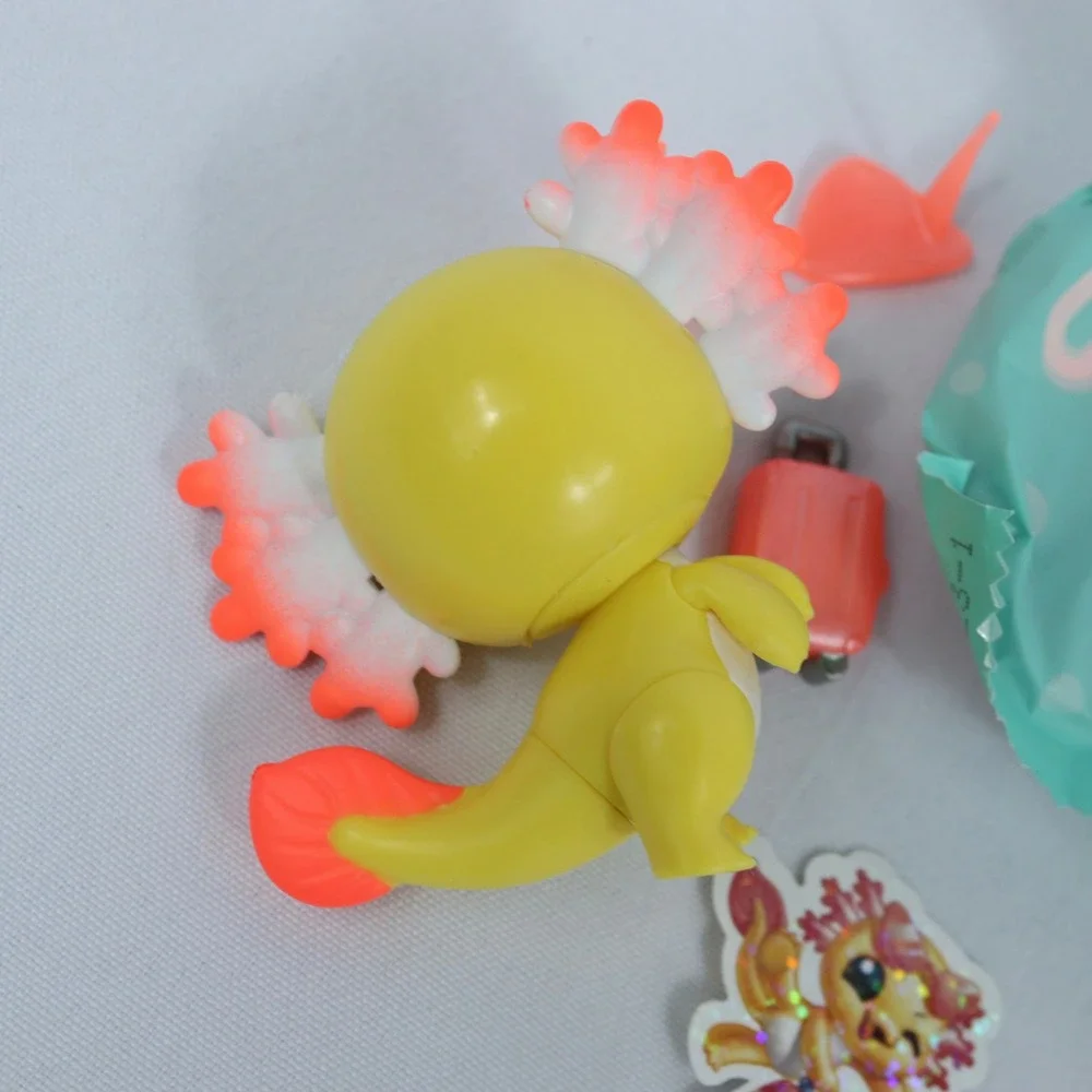 Zuru 5 Surprise A Lot A Axolotl Fly Alotol Figure w/ Accessories Sticker & Sand